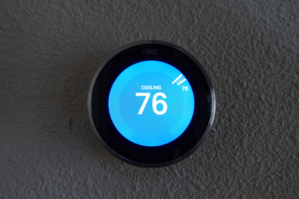 heating and cooling thermostat